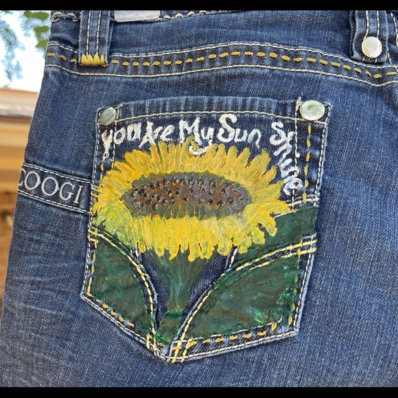 💓 Local Artist True Hand-Painted Jeans - Picture 6 of 6